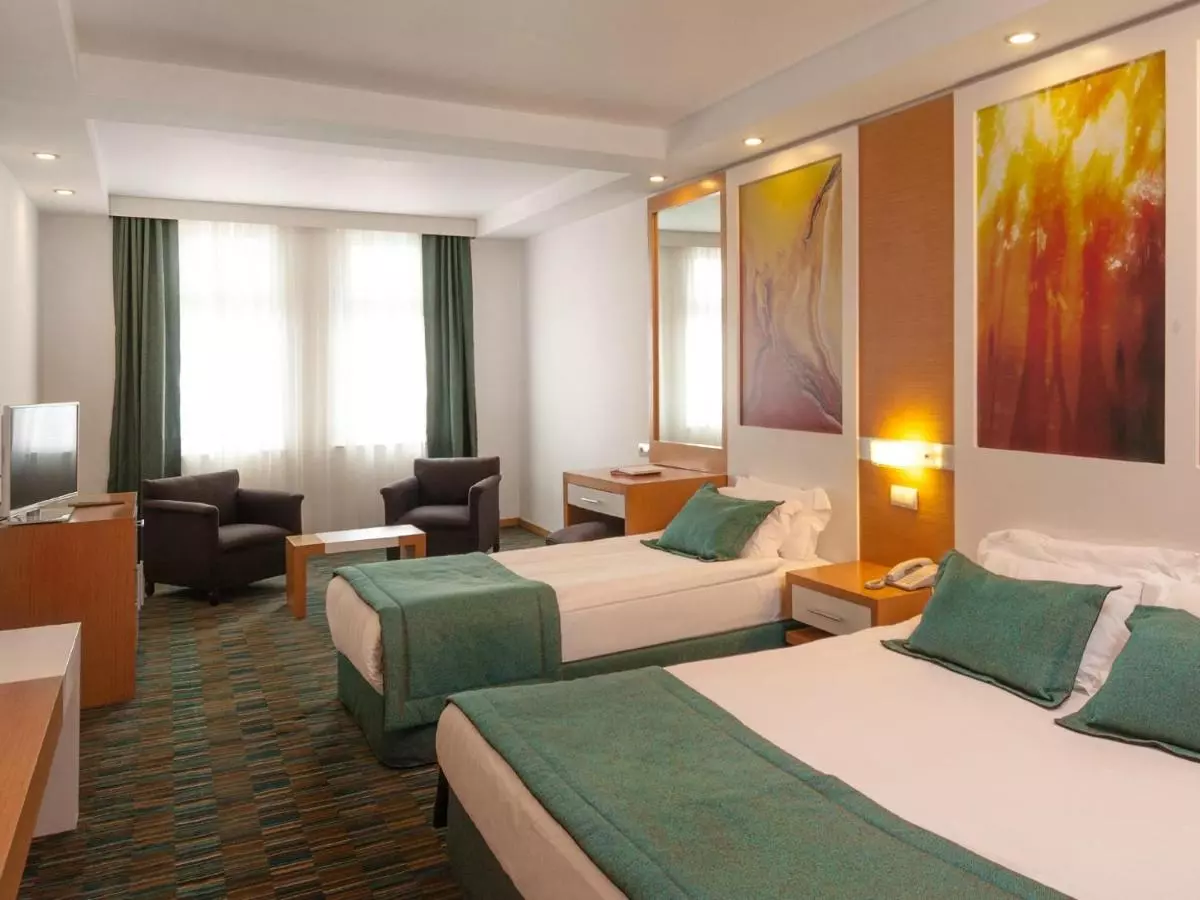 لادونیا آداکوله